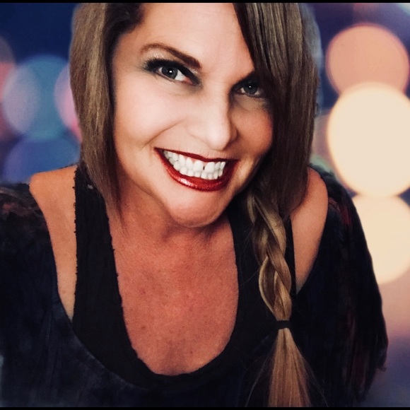 Meet your Posher, Annie - Picture 1 of 1